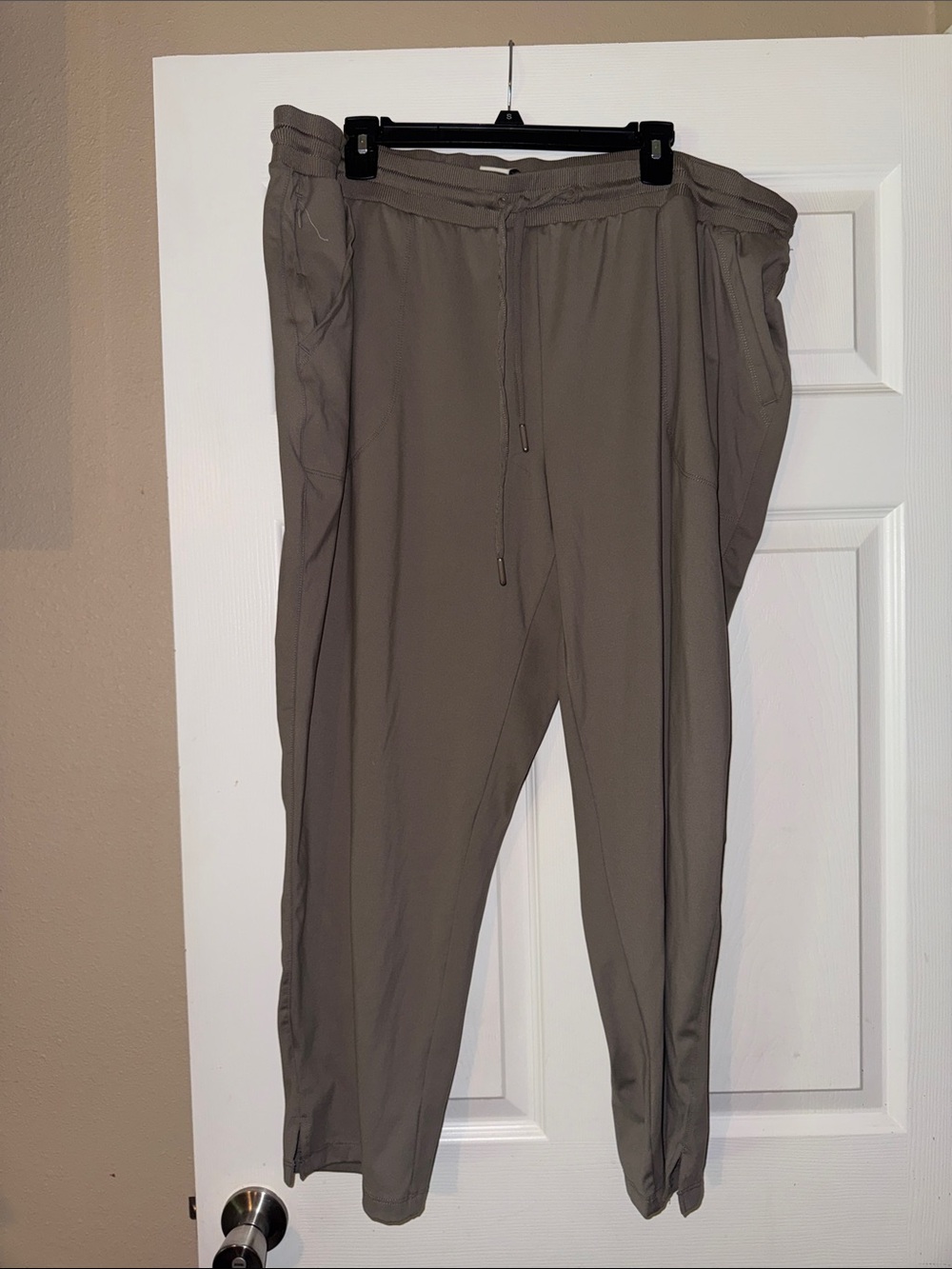 WoMen's Taupe Drawstring Casual Pants